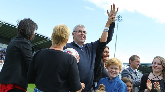 Minute’s applause for Ernie Minute’s applause for Ernie